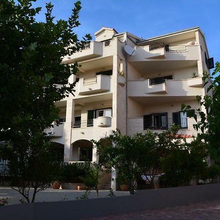 Apartments Villa Lili Tučepi Esterno foto