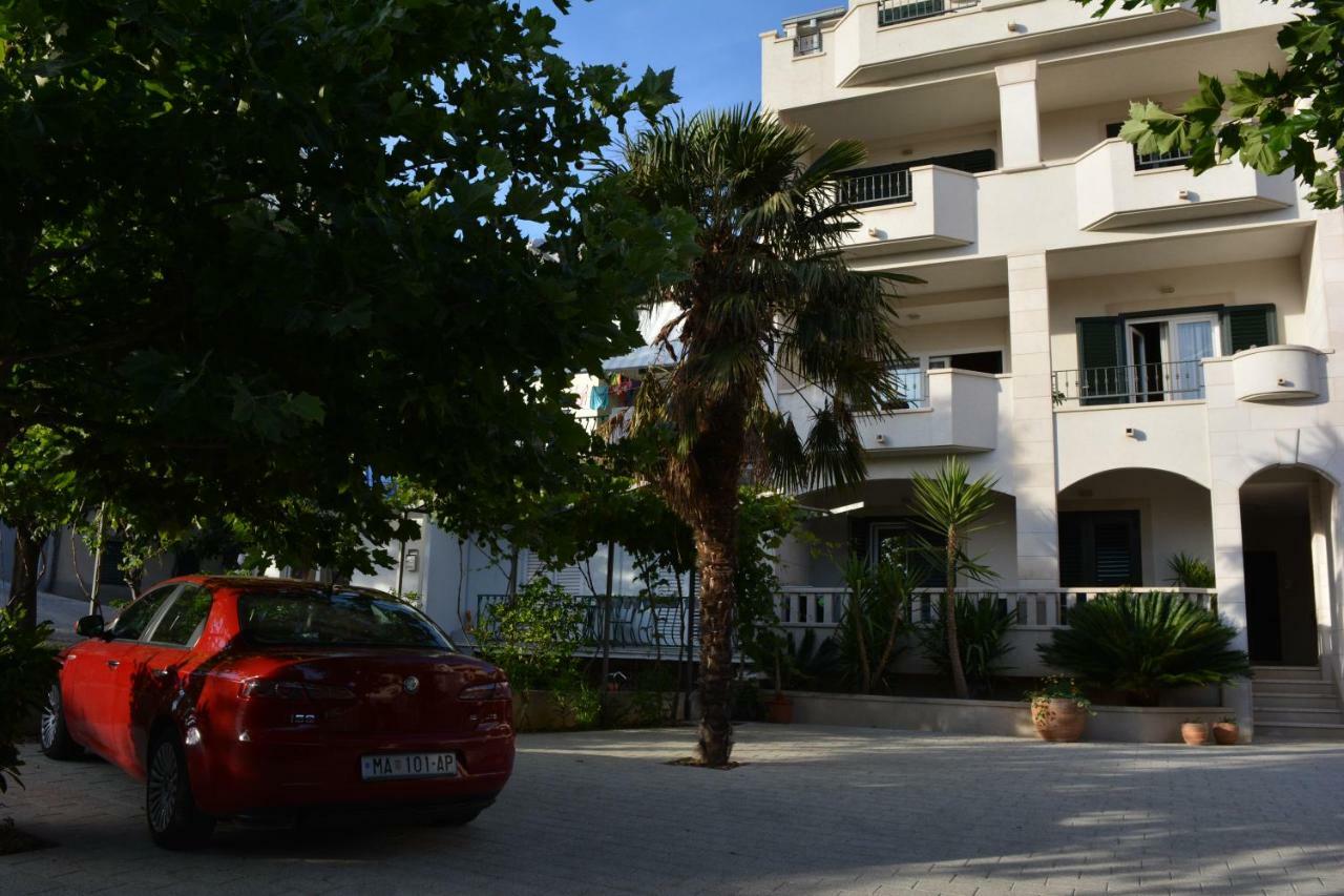 Apartments Villa Lili Tučepi Esterno foto