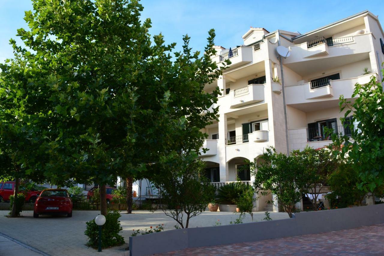 Apartments Villa Lili Tučepi Esterno foto