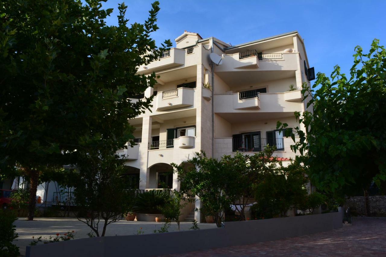 Apartments Villa Lili Tučepi Esterno foto