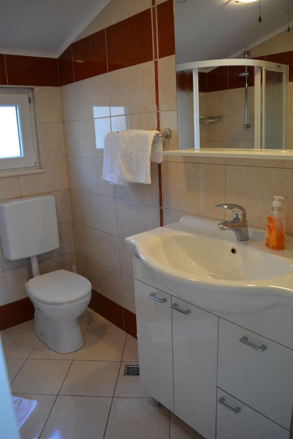 Apartments Villa Lili Tučepi Esterno foto