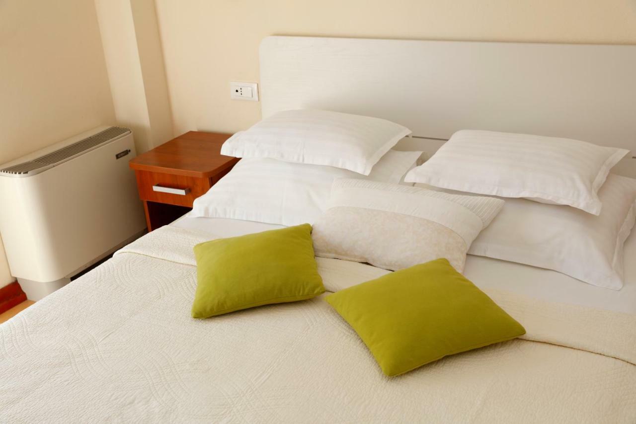 Apartments Villa Lili Tučepi Esterno foto